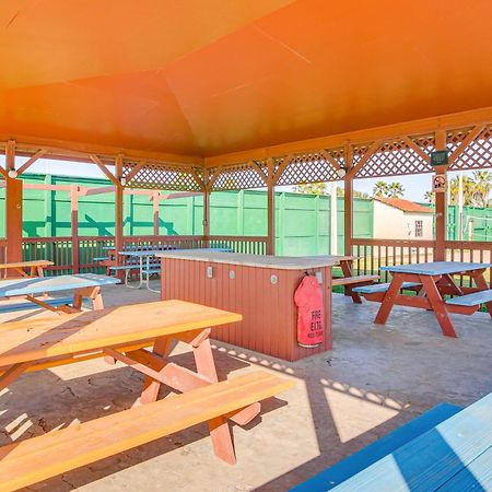Cozy Waterfront Port Isabel Cottage With Deck! Exterior photo