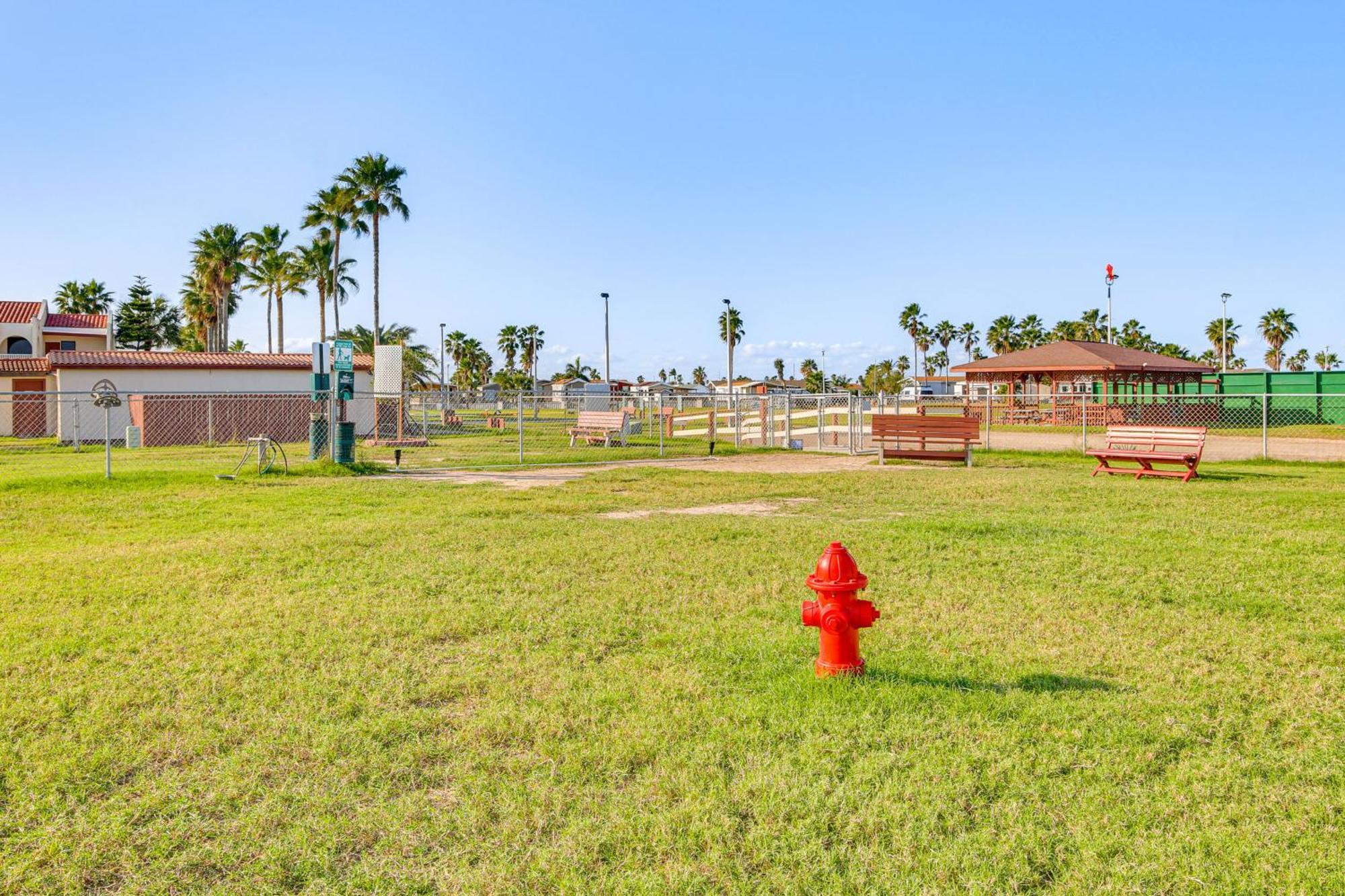 Cozy Waterfront Port Isabel Cottage With Deck! Exterior photo